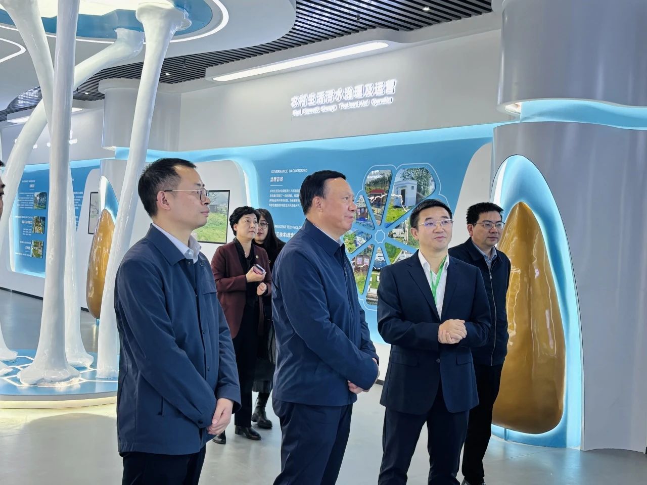 中國環(huán)境保護產業(yè)協會黨委書記、 會長郭承站等一行蒞臨我司指導交流